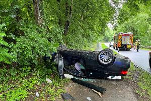 Der BMW 3er wurde bei dem Unfall stark beschädigt. Der 35-jährige Fahrer glücklicherweise nur leicht verletzt.