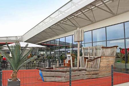 f_Autohof_Tankstelle_Spielplatz_außen