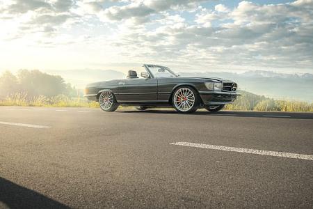 Pogea Classic Restomod Mercedes R107