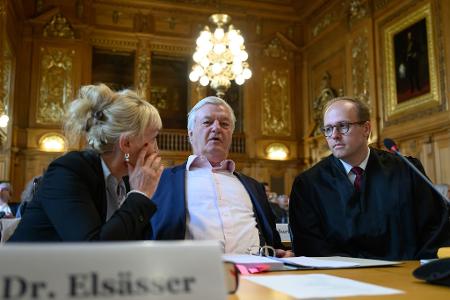 Jürgen Elsässer kam in Begleitung seiner Frau. 