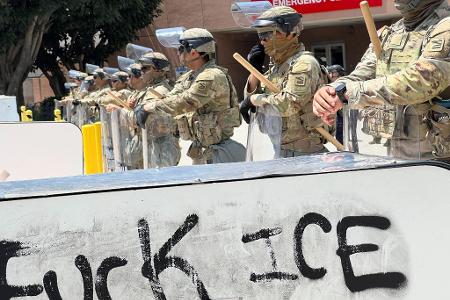 Die Nationalgarde stellt sich im Zentrum von LA auf