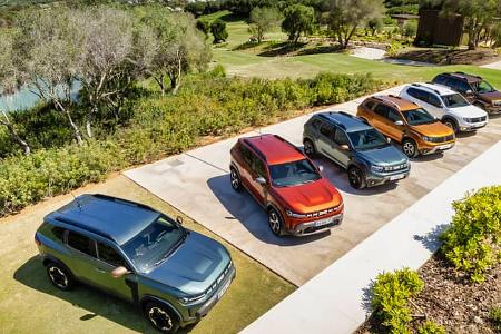 05/2025 15 Jahre Dacia Duster alle Generationen 05/2025 15 Jahre Dacia Duster alle Generationen