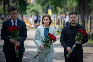 Staats- und Regierungschefs aus Südosteuropa legten in Odessa Blumen für gefallene ukrainische Soldaten nieder. 