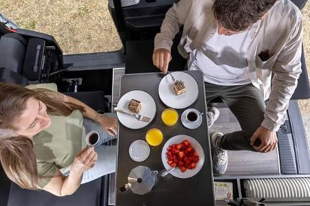 Frühstück, Vanlife, Kaffee, Kuchen, Pärchen, Esszimmer