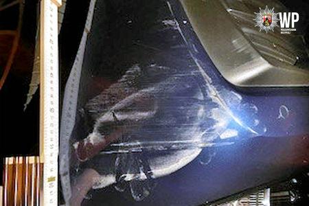 An dem BMW blieb ein deutlicher Schaden am vorderen Kotflügel auf der Fahrerseite zurück. An dem BMW blieb ein deutlicher Schaden am vorderen Kotflügel auf der Fahrerseite zurück.
