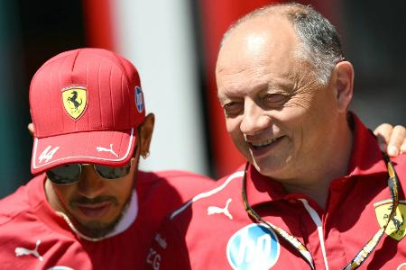 Schwieriger Ferrari-Start: Hamilton stärkt Vasseur Schwieriger Ferrari-Start: Hamilton stärkt Vasseur