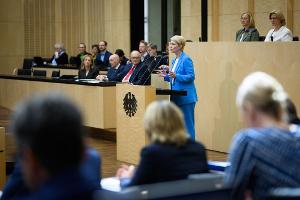 Mecklenburg-Vorpommerns Ministerpräsidentin Schwesig (SPD) fordert im Bundesrat Rentenstabilität.