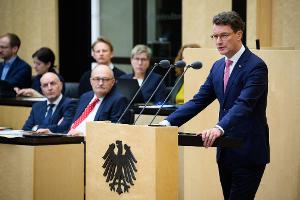 NRW-Ministerpräsident Wüst mahnte: Länder und Kommunen müssten sich die Entlastungen auch leisten können. 