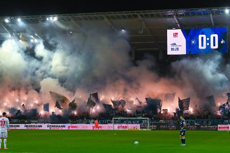 111.600 Euro: Karlsruher SC muss für Pyro-Vergehen zahlen 111.600 Euro: Karlsruher SC muss für Pyro-Vergehen zahlen