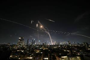 Iran hat mit einem Gegenangriff auf Israel begonnen.