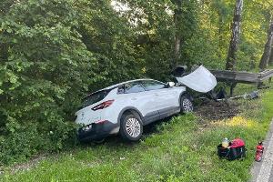 Trotz Totalschadens blieb die Fahrerin beinahe unverletzt