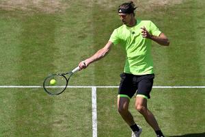 Zverev gewinnt Hitzeschlacht und steht im Finale von Stuttgart