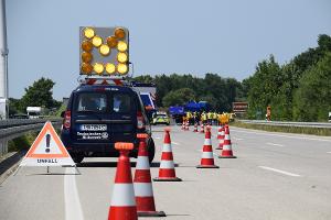 Gemeinsame Pressemitteilung der Bundesanstalt Technisches Hilfswerk (THW) und der Polizeiinspektion Hildesheim - Einsatzkräfte veranstalten Übung auf der Bundesautobahn