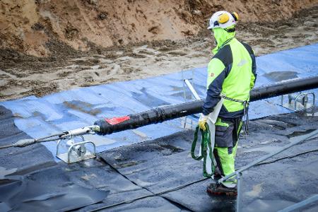 Erdkabel sollten die Akzeptanz in der Bevölkerung für den Netzausbau erhöhen. (Archivbild)