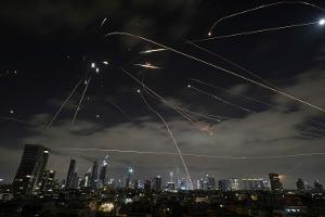 Schläge gegen Irans Machtapparat - Raketen auf Israel