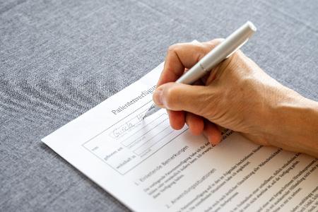 Neue Patientenverfügung für psychische Gesundheit: Menschen können im Voraus festlegen, welche Behandlungen sie in einer Krise wünschen oder ablehnen. Neue Patientenverfügung für psychische Gesundheit: Menschen können im Voraus festlegen, welche Behandlungen sie in einer Krise wünschen oder ablehnen.