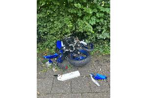 Die Suzuki wurde durch den Unfall erheblich demoliert und musste abgeschleppt werden.