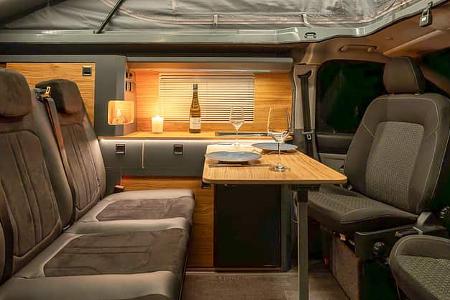 Campervan Pureflexx Escape 500 Setup für Mahlzeiten in der Sitzgruppe