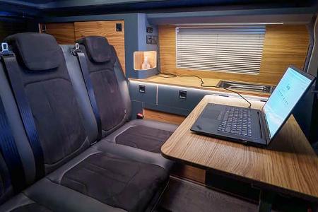 Campervan Pureflexx Escape 500 Tisch mit Laptop als Arbeitsplatz