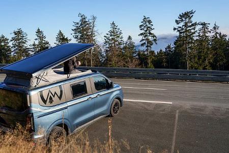 Campervan Pureflexx Escape 500 parkend an der Straße