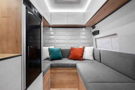Globe-Traveller Falcon 2YS