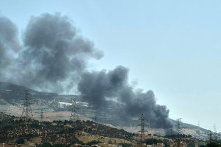 Israel greift unter anderem Atomanlagen und Verteidigungsstellungen an - aber auch Öllager wie dieses. Israel greift unter anderem Atomanlagen und Verteidigungsstellungen an - aber auch Öllager wie dieses.