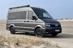Stylisher Campingbus ohne Bad