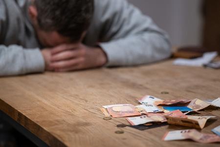 Krankheit, Arbeitslosigkeit, Scheidung sind die Hauptgründe für Überschuldung (Symbolbild) Krankheit, Arbeitslosigkeit, Scheidung sind die Hauptgründe für Überschuldung (Symbolbild)
