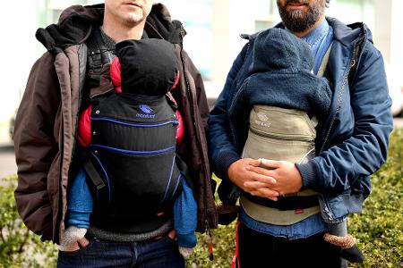 Weniger Testosteron, mehr Nähe: Väter, die sich kümmern, haben oft bessere Beziehungen, und fördern das Wohlbefinden der ganzen Familie.