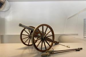 Diese Mini-Kanone wurde auf der Wache abgegeben.