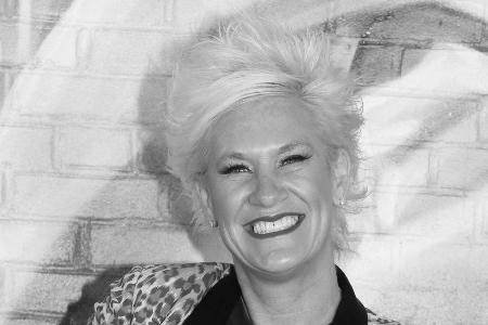 TV-Köchin Anne Burrell ist im Alter von 55 Jahren gestorben TV-Köchin Anne Burrell ist im Alter von 55 Jahren gestorben