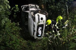 Der verunfallte Pkw in Leichlingen