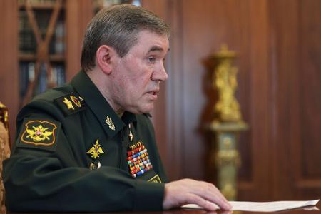 Russlands Generalstabschef Gerassimow soll ins Frontgebiet gereist sein. (Archivbild) Russlands Generalstabschef Gerassimow soll ins Frontgebiet gereist sein. (Archivbild)
