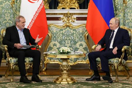 Russland und der Iran haben eine strategische Partnerschaft geschlossen - allerdings ohne eine Klausel über einen gegenseitigen militärischen Beistand. (Archivbild) Russland und der Iran haben eine strategische Partnerschaft geschlossen - allerdings ohne eine Klausel über einen gegenseitigen militärischen Beistand. (Archivbild)