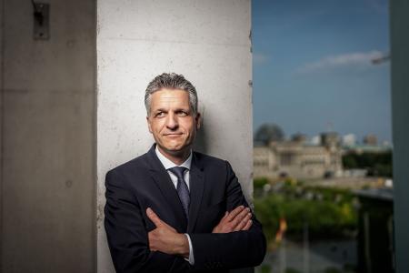 Der Kanzleramtschef bekräftigt die Verpflichtung Deutschlands, zur Verteidigungsfähigkeit Israels beizutragen. Der Kanzleramtschef bekräftigt die Verpflichtung Deutschlands, zur Verteidigungsfähigkeit Israels beizutragen.