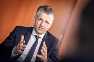 Kanzleramtschef Thorsten Frei (CDU) sieht keine geänderte Haltung der Bundesregierung gegenüber Israel.
