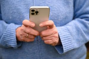 Das ungute Gefühl gegenüber neuen digitalen Anwendungen ist bei älteren Menschen besonders stark ausgeprägt.
