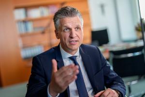 Frei dringt auf baldige Entscheidung über Wehrpflicht