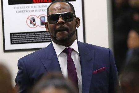 Kein Hausarrest für R. Kelly: Gericht lehnt Eilantrag ab Kein Hausarrest für R. Kelly: Gericht lehnt Eilantrag ab