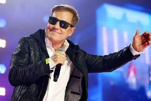 "Mega!" Dieter Bohlen freut sich über neues Tötensen-Ortsschild