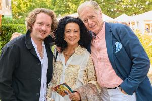 Theaterpremiere: Barbara Wussow strahlt mit ihrem Mann und ihrem Sohn