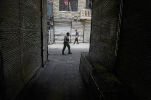 Nach seiner Festnahme im vergangenen Jahr wurde ein deutscher Tourist ins Gefängnis nach Teheran gebracht. (Archivbild) 