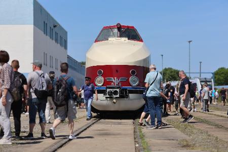 Schon bald soll der aufgearbeitete Zug wieder mit Passagieren auf der Schiene rollen. 