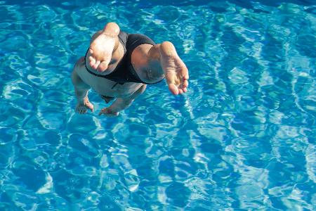 Abkühlung versprachen die vielen Schwimmbäder in Deutschland.