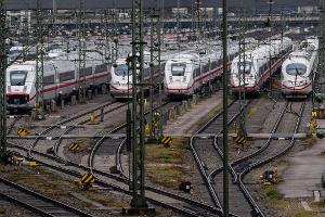 Die Deutsche Bahn plant, mehr als 40 hoch belastete Strecken im Schienennetz grundlegend zu sanieren. 