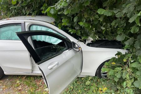 Verunfallter Mercedes