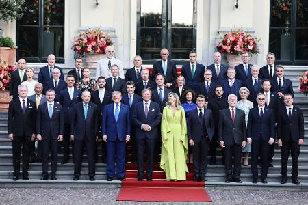 Direkt neben dem König: Donald Trump.