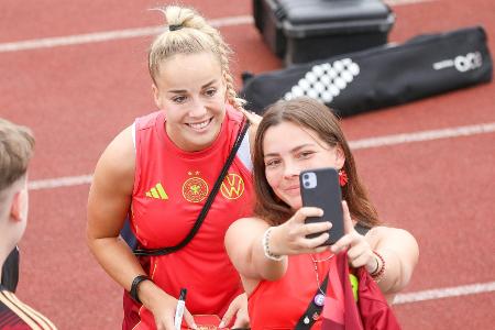 EM in der Schweiz: ARD zeigt Doku über DFB-Trio EM in der Schweiz: ARD zeigt Doku über DFB-Trio