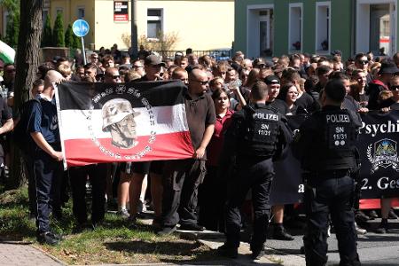 Mehrere CDS-Veranstaltungen waren zuletzt begleitet von Aktionen rechter Gruppen, wie hier in Bautzen. (Archivfoto) 