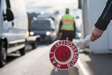 Bundespolizei vereitelt 2 Schleusungen und setzt Einreiseverbot durch Bundespolizei vereitelt 2 Schleusungen und setzt Einreiseverbot durch